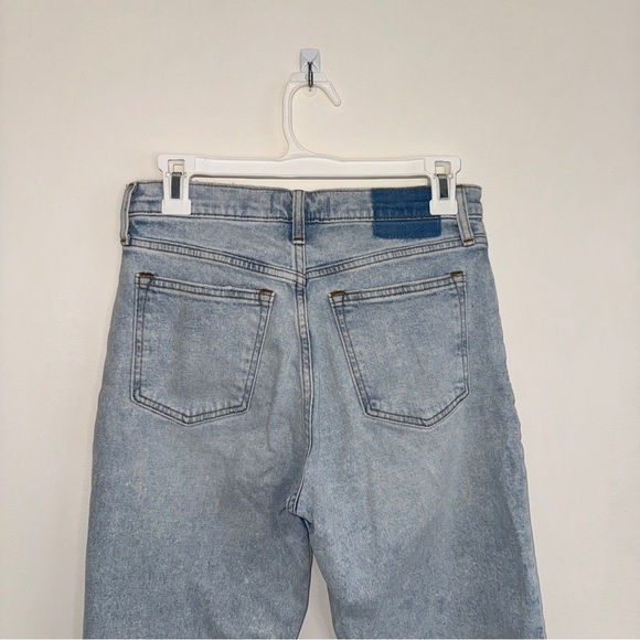 Abercrombie and Fitch The Mom High Rise Light Wash 27/4 Reg - Picture 5 of 6